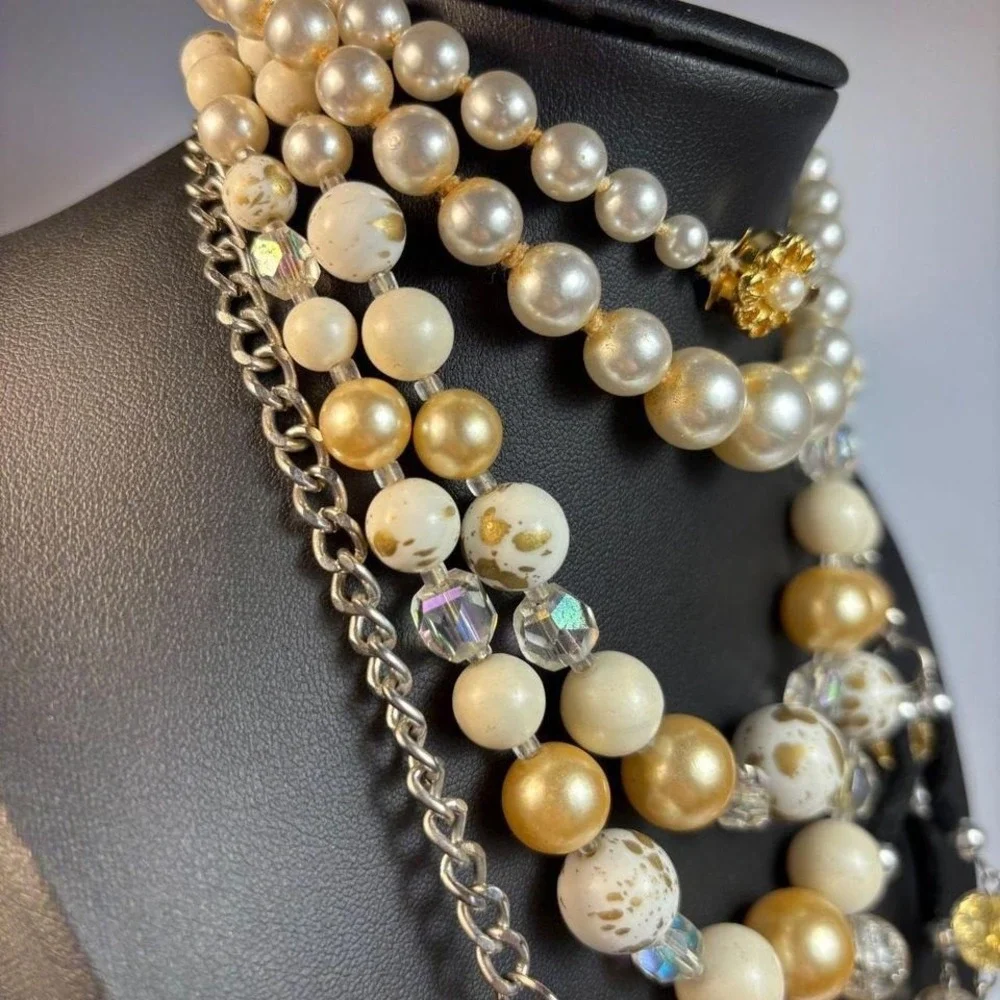 Glam necklace collection with pearl and gold tone costume and fashion jewelry - Picture 5 of 6